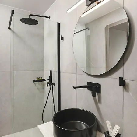 Es Arion-luxury King Bed-sleeps 4-city Center * Hanya