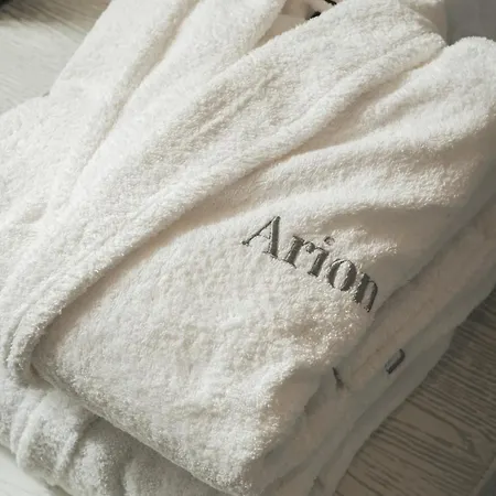 Daire Es Arion-luxury King Bed-sleeps 4-city Center *