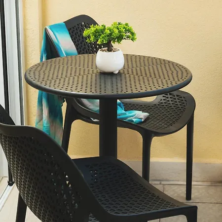 Es Arion-luxury King Bed-sleeps 4-city Center Daire