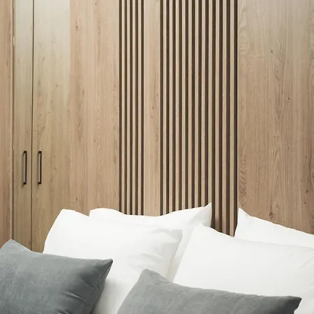 Es Arion-luxury King Bed-sleeps 4-city Center * Hanya