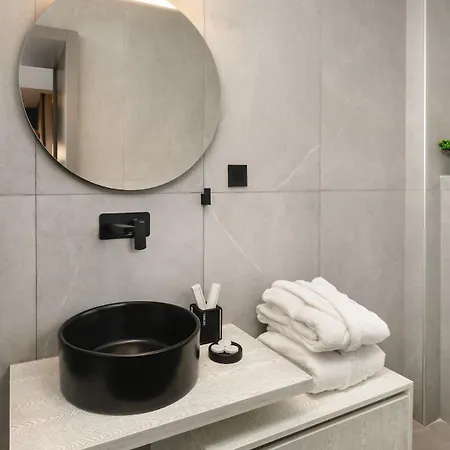 Es Arion-luxury King Bed-sleeps 4-city Center Daire