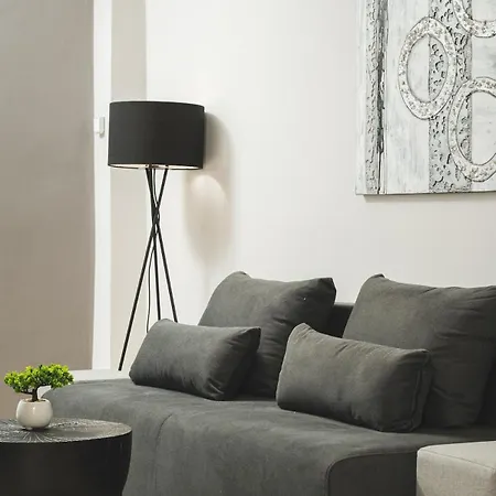 Daire Es Arion-luxury King Bed-sleeps 4-city Center